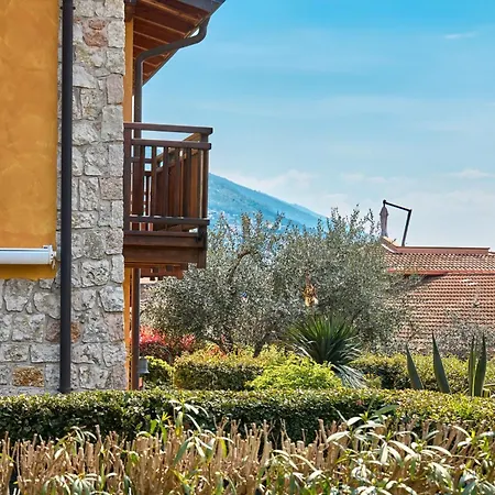 Apartment Rossana Con Piscina Brenzone sul Garda
